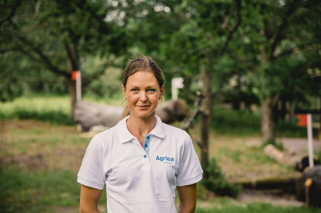 Anna Freskgård med vit Agria pikétröja.