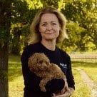 Lottie Funck Ekelund, Marknads- och kommunikationschef på Agria med sin hund