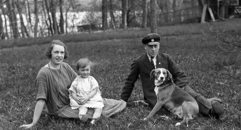 Den 1 november 1923 började Skandinaviska kreatursförsäkringsbolaget, som senare blev Agria, att erbjuda hundförsäkringar för svenska hundar.