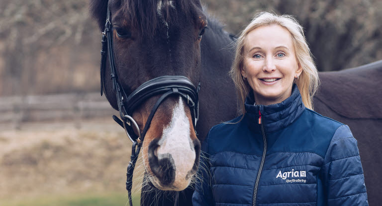 Agrias vd Agnes Fabricius med en  av sina hästar.